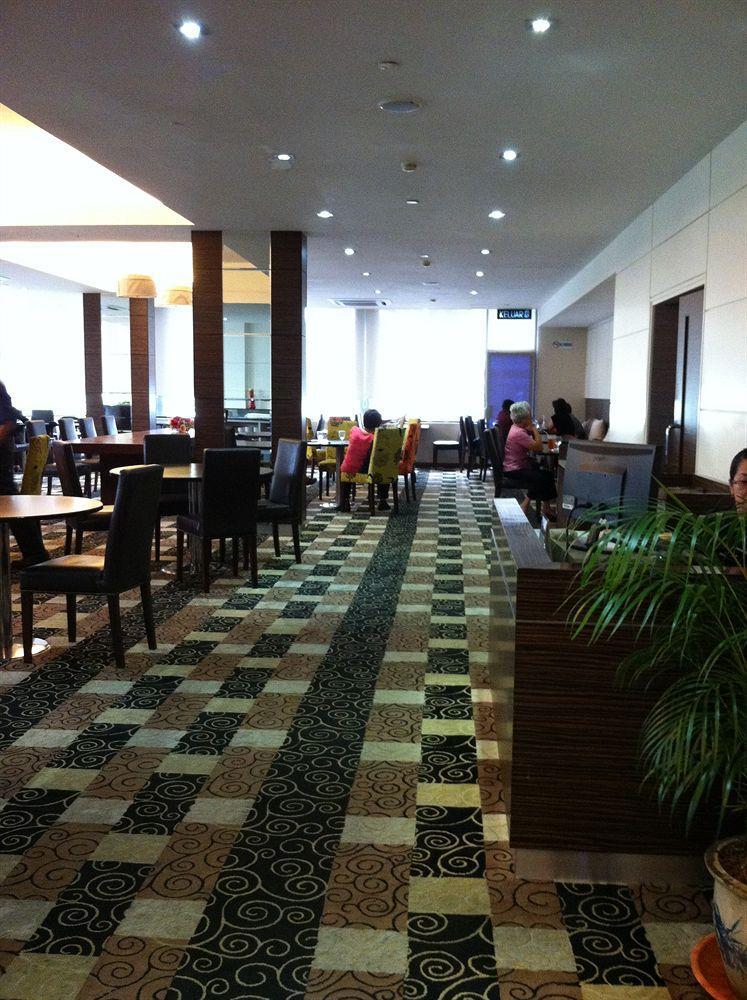 Kingwood Hotel Kuching Dış mekan fotoğraf